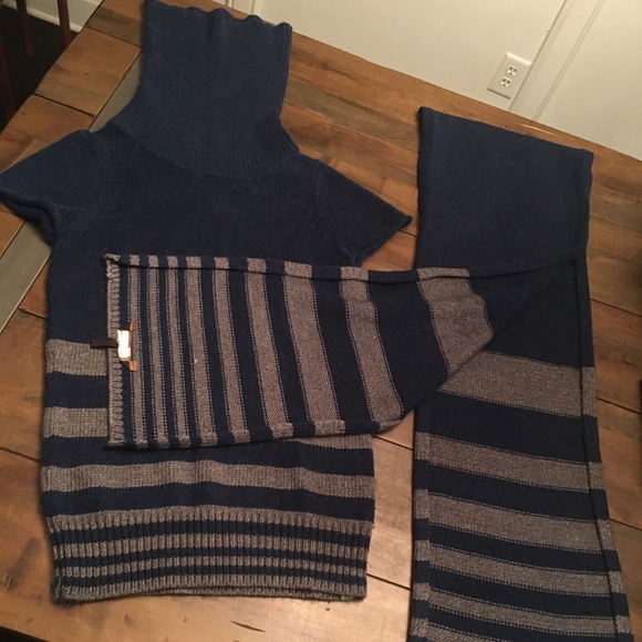 BCBG angora and wool sweater and scarf - Picture 8 of 10